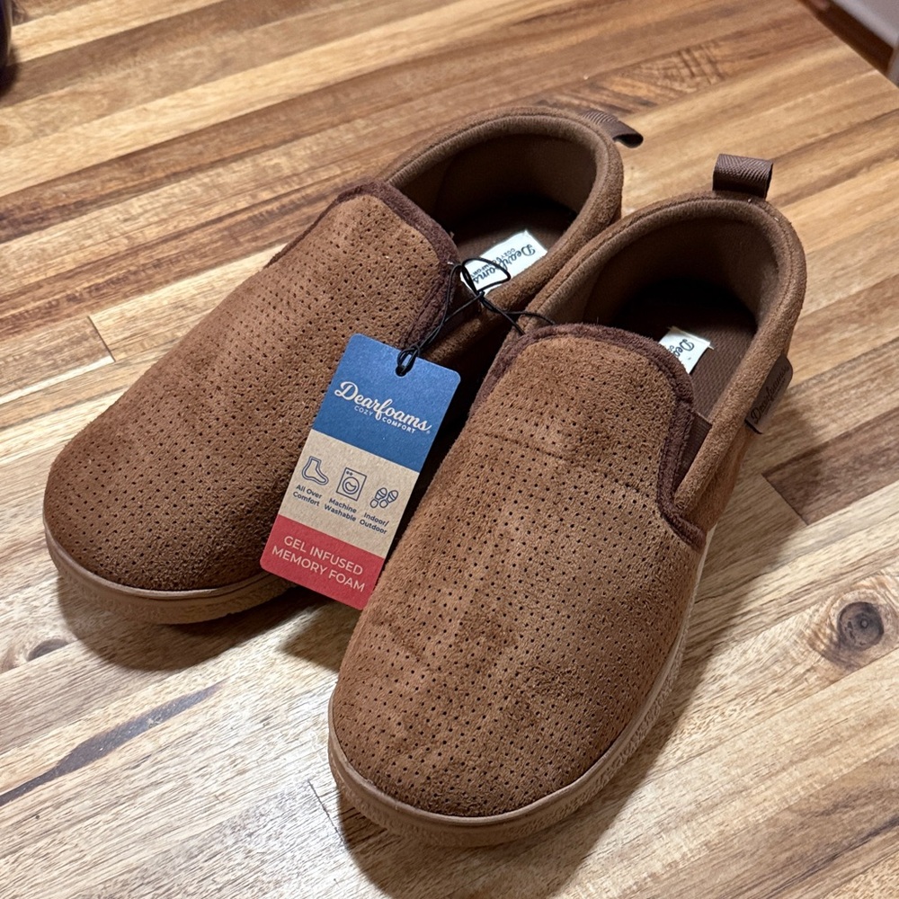Dearfoams Men's Brown Slip-On Slippers